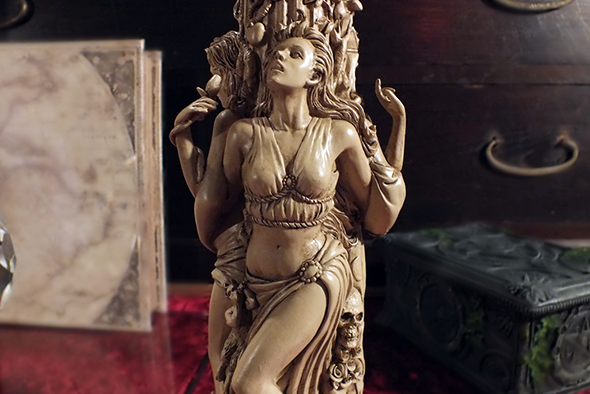 マザーメイデントリプル女神キャンドルホルダー アイボリー Triple Goddess Mother,Maiden,Crone Candle Holder IV