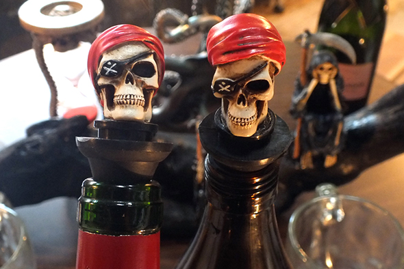 パイレーツ(海賊)スカル ワインストッパー(ペア) Pirate Skull Wine Stopper 2P 