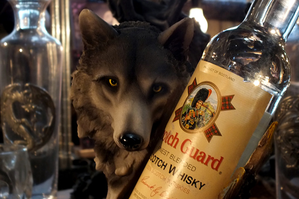 ワイルドウルフヘッド(オオカミ)ワインボトルホルダー Wild Wolf Head Wine Bottle Holder