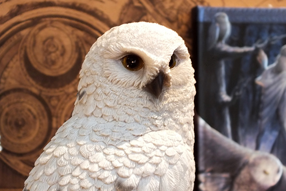 シロフクロウ ホワイトオウル スタチュー(像) アニマルフィギュア Snowy Owl on Stump Statue Animal Figurine