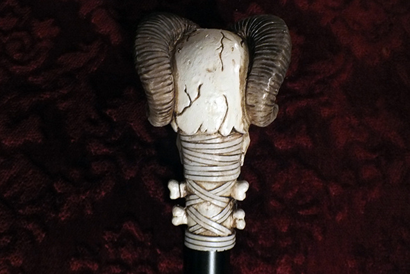 ネイティブアメリカン ラムホーンスカル ウォーキングステッキ
Native Ram Horned Skull Walking Cane