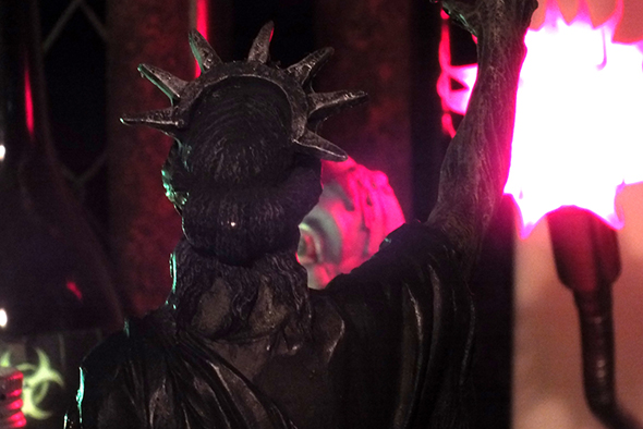ゾンビリバティフィギュア 自由の女神像 Zombie Statue of Liberty Statue Figurine
