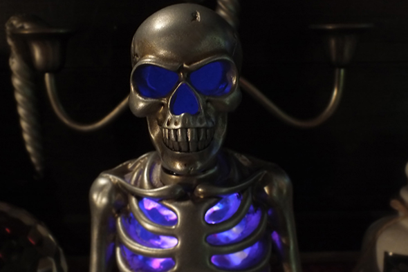 瞑想するメタリックドクロ・スカルオブジェ LEDライト付 Meditation Metallic Skull led illumination Light object